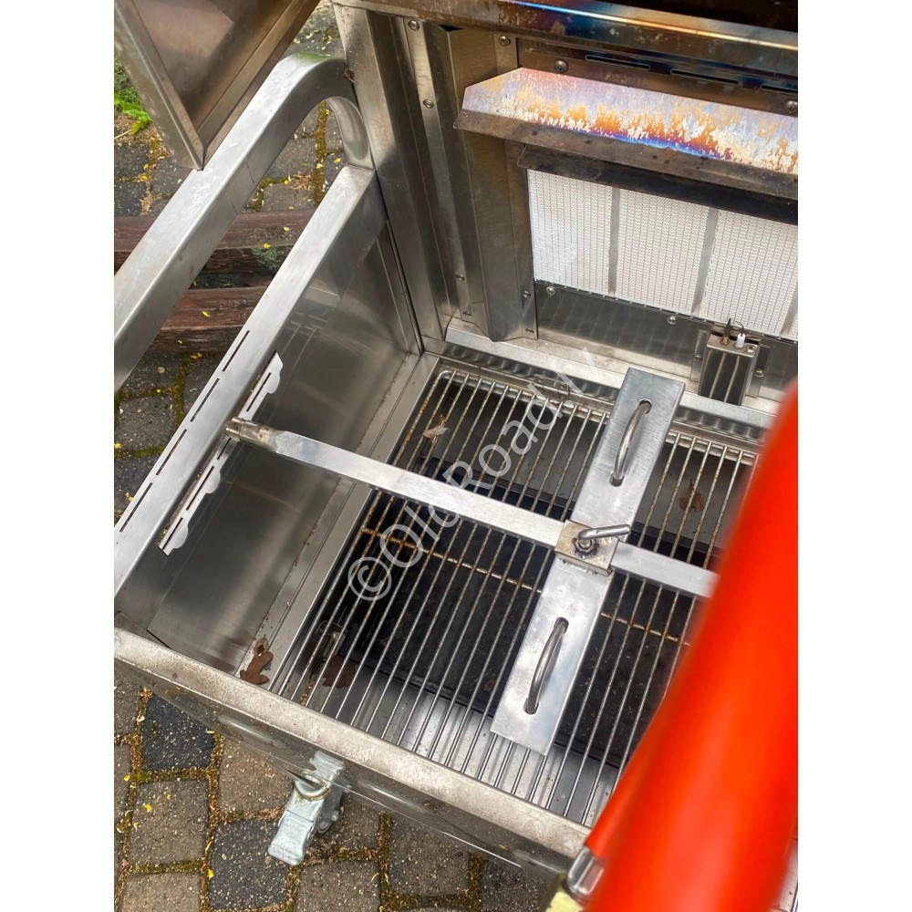 Gas grill with rotating spit