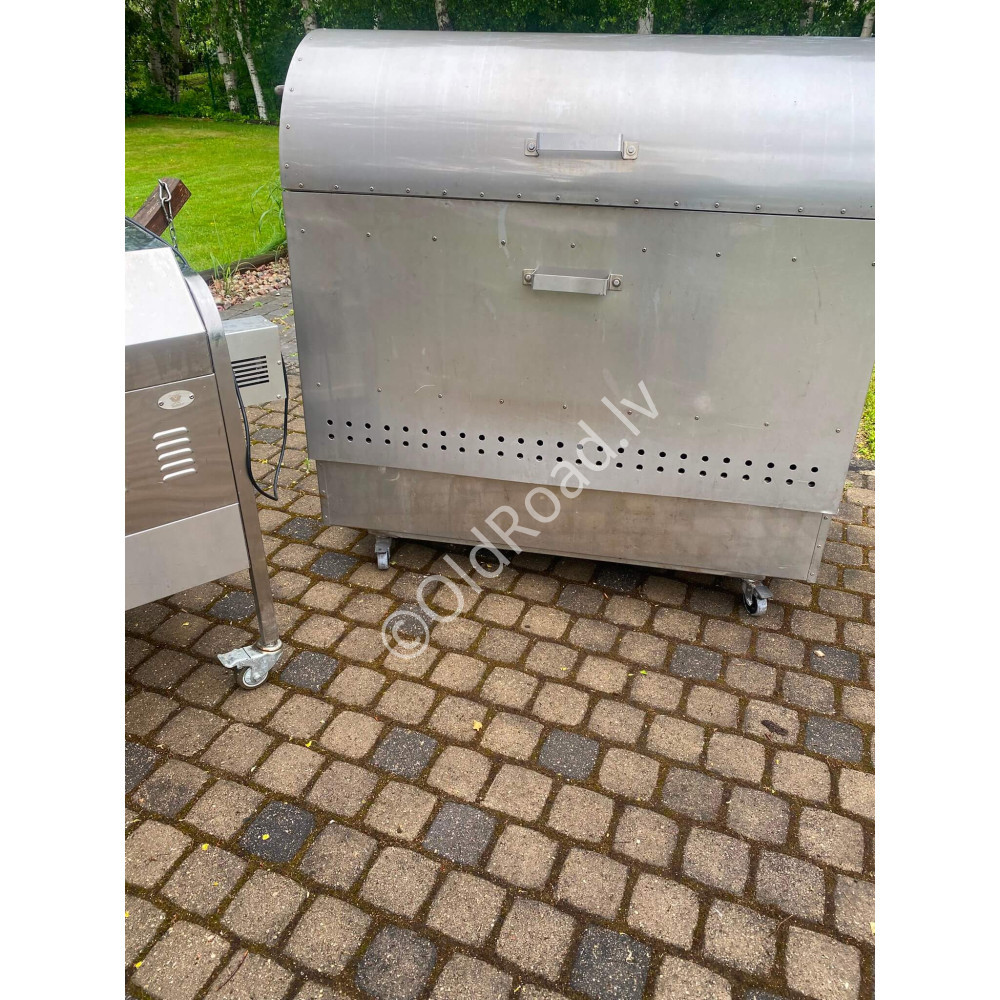 Charcoal grill with rotating spit