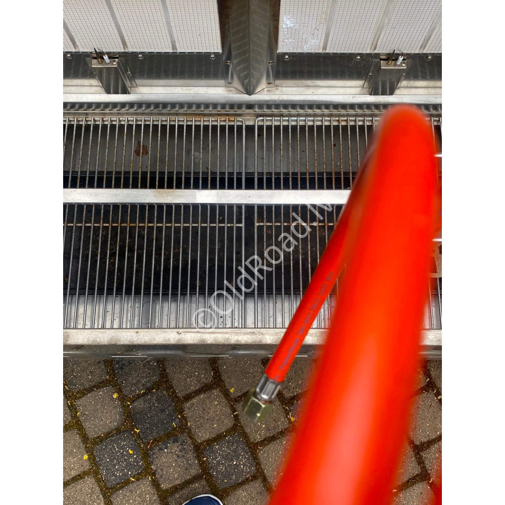 Gas grill with rotating spit