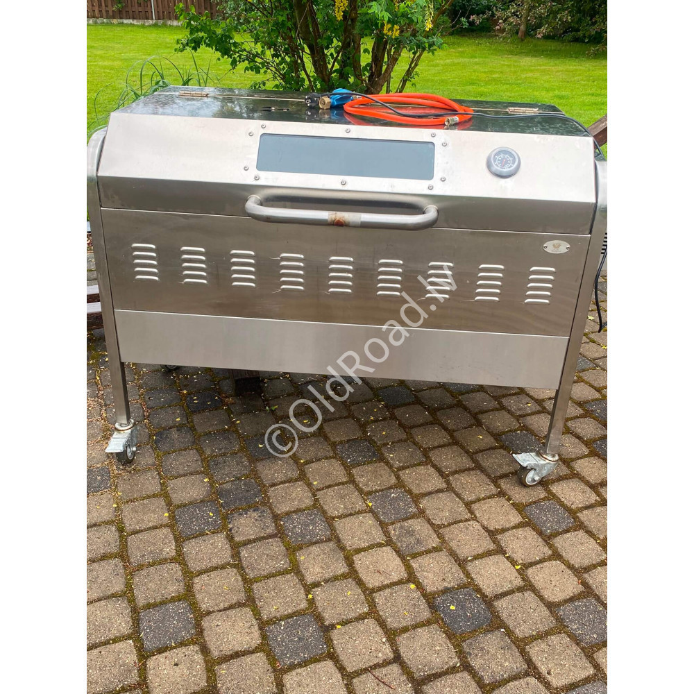 Gas grill with rotating spit