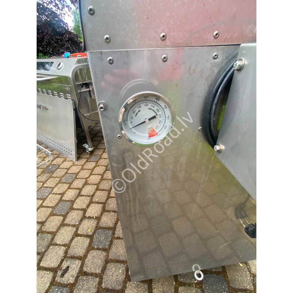 Charcoal grill with rotating spit